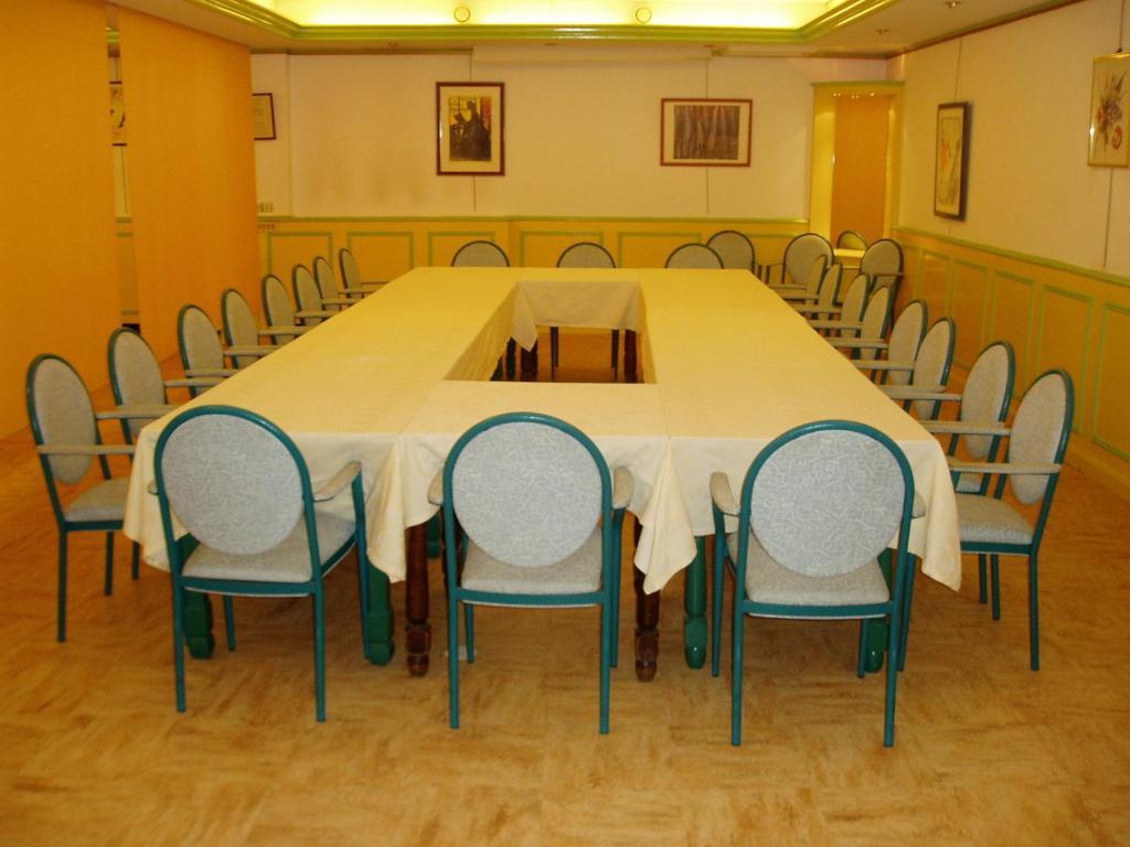La Poste Hotel Vitry-le-Francois Bagian luar foto