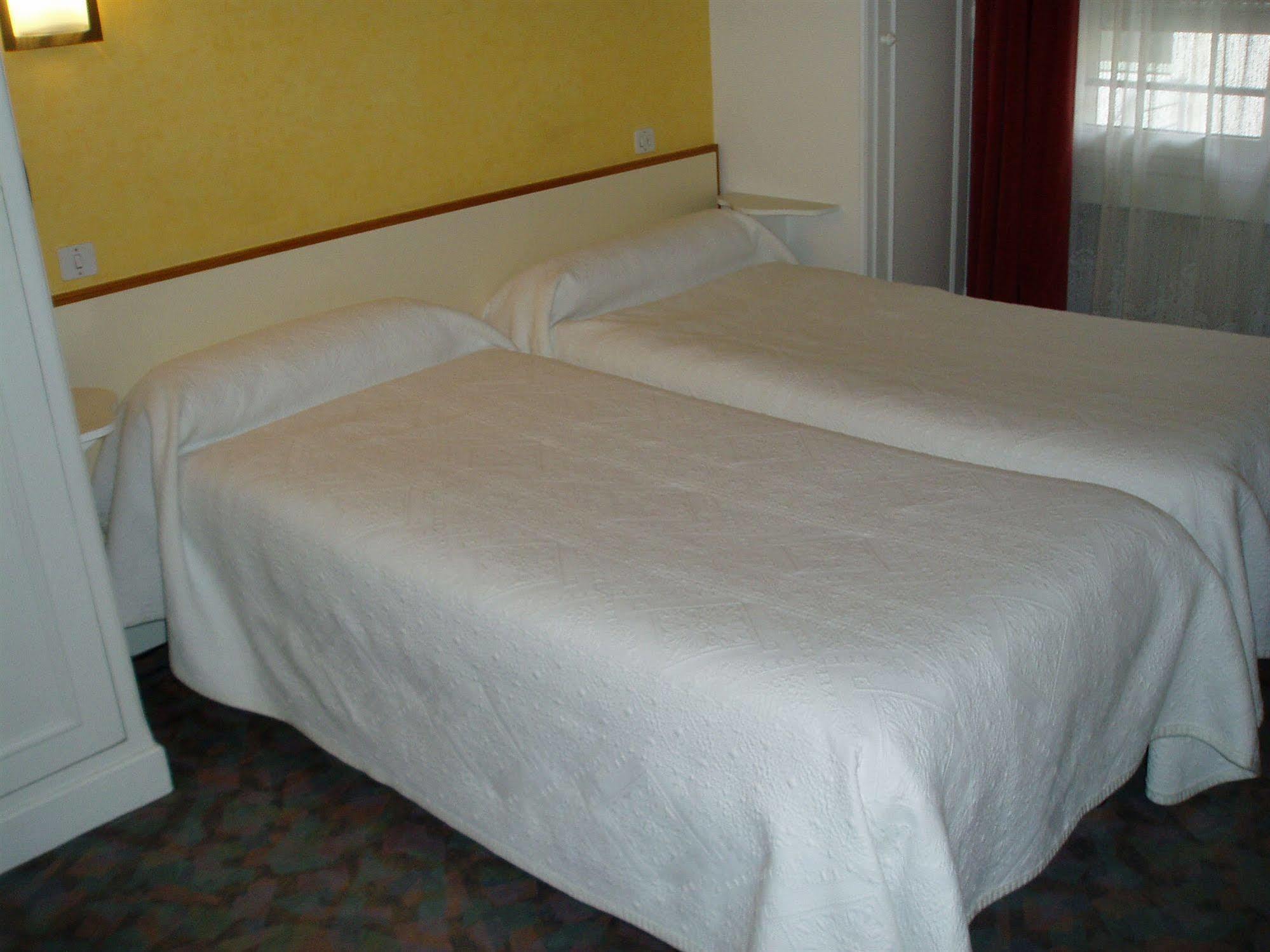 La Poste Hotel Vitry-le-Francois Bagian luar foto