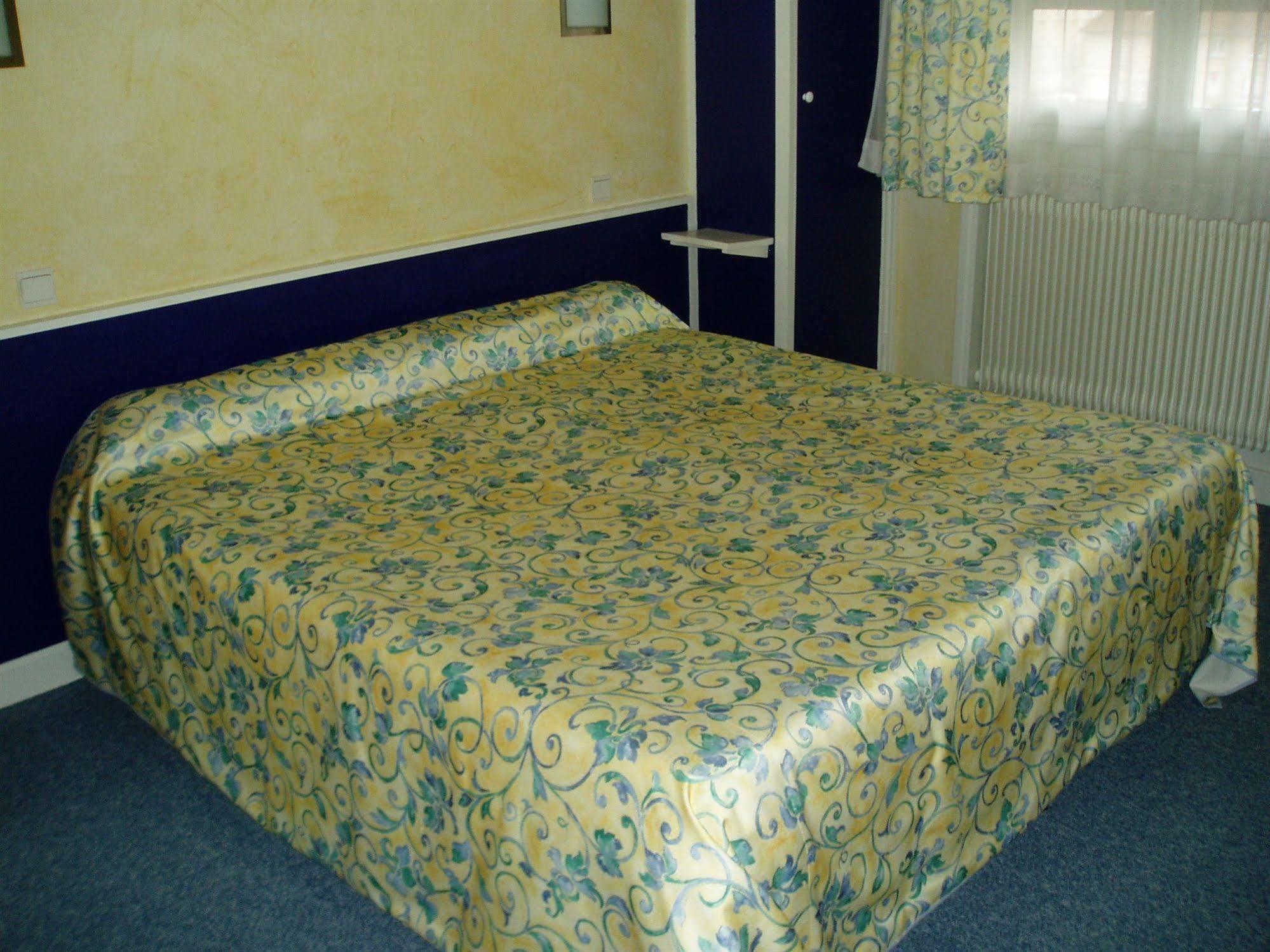 La Poste Hotel Vitry-le-Francois Bagian luar foto